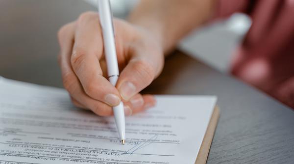 Salariat în România. În ce situaţii şi cum poate fi modificat contractul individual de muncă