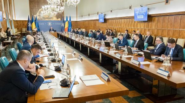 Decizie pentru ca românii cărora le-au fost majorate pensiile să nu piardă ajutorul de încălzire şi alte beneficii. Document