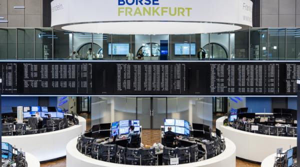 Nouă zi agitată pe burse. Evoluţii financiar-bancare