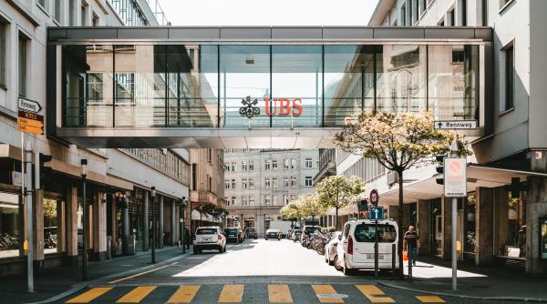 Trazacție de forță majoră: Credit Suisse va fi preluată de UBS