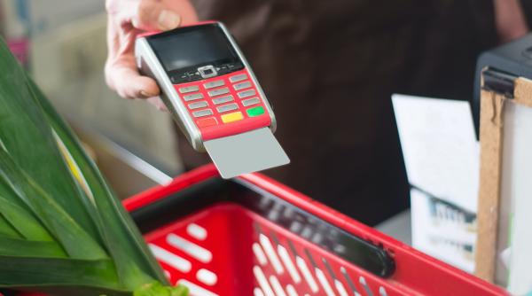 Se anunţă noi scumpiri în comerţ şi construcţii în următoarele trei luni