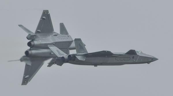 China simulează un război, SUA trimit mesaje și avertismente