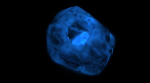 De Beers a descoperit un diamant într-un alt diamant