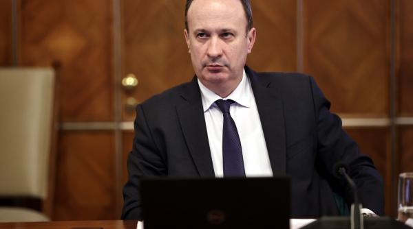 Adrian Câciu, invitat în Parlament, la Ora Guvernului, să explice "dezastrul încasărilor la buget"