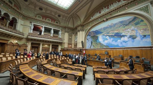 Parlamentul elvețian respinge planul de salvare a Credit Suisse