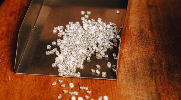 Diamantele Rusiei: Furioasă, Belgia cere UE să dea dovadă de fermitate