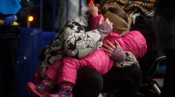 Cei care găzduiesc refugiați ucraineni nu mai primesc bani de la stat