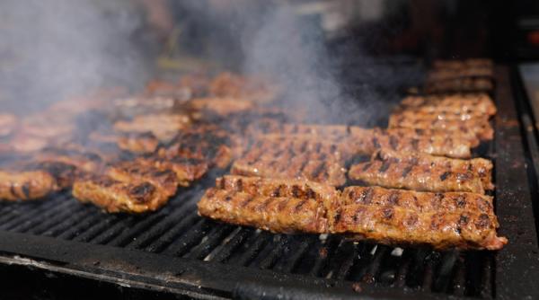 Legea picnicului. Unde ai voie să-ți prăjești micii și să bei berea. Ce amenzi riscă cei care nu respectă regulile