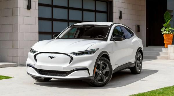 Ford urmează exemplul Tesla şi reduce preţurile pentru Mustang Mach-E