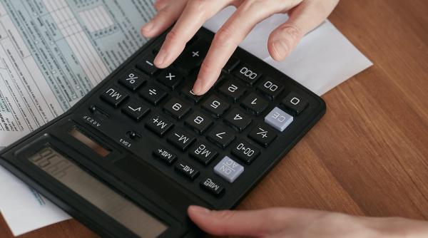 Ordonanţa austerităţii îi poate lăsa pe români fără compensările la facturile la energie