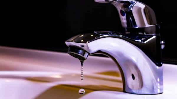 650 de blocuri din București, lăsate fără apă caldă. Vezi zonele afectate