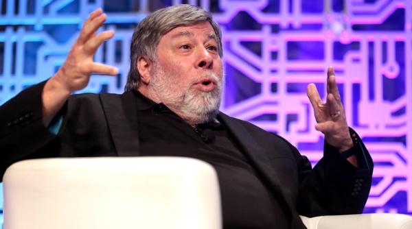 Steve Wozniak: Dacă vrei să mori de mâna Inteligenței Artificiale ia-ți o Tesla