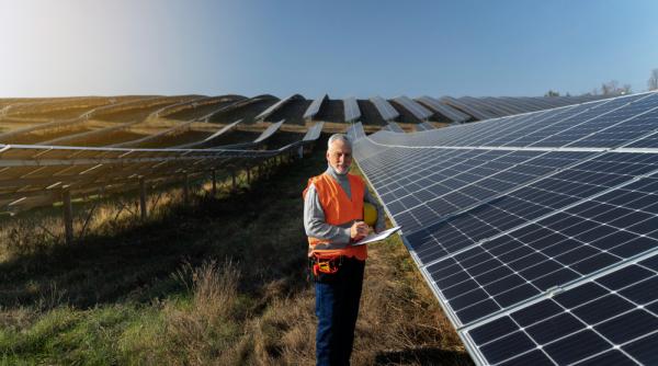 Două miliarde de euro, pentru realizarea unor capacități de producție de energie regenerabilă