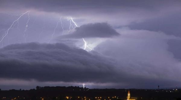 Meteo. Cod ROȘU de fenomene periculoase UPDATE