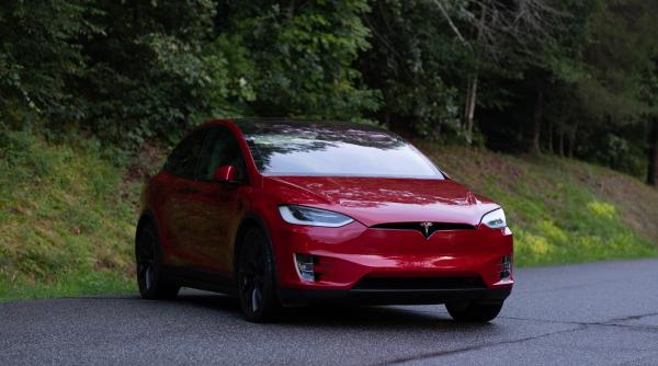 Elon Musk ar urma să meargă în China pentru a vizita fabrica Tesla din Shanghai