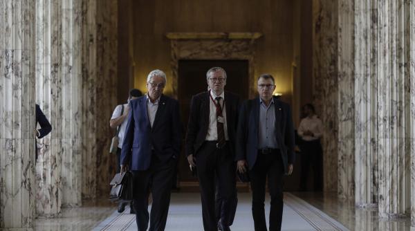 Sindicatele au refuzat oferta de majorare a salariilor profesorilor cu 1.000 de lei. Greva continuă