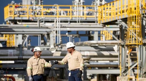 Exxon și Chevron discută despre inițierea explorării resurselor de gaze, inclusiv gaze convenționale și gaze de șist, din Algeria