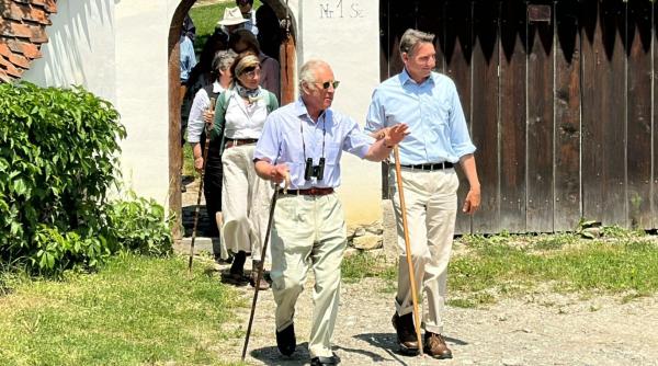 Cât costă una dintre puținele case de vânzare din Viscri și cât e cazarea într-o pensiune