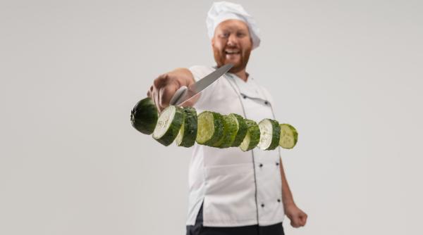 În China primești amendă dacă vinzi castraveți tăiați