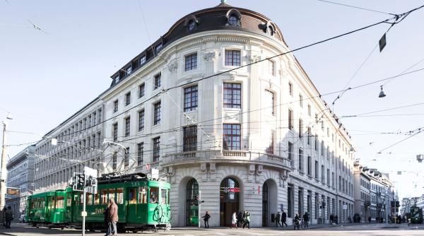 UBS anunță încheierea preluării Credit Suisse