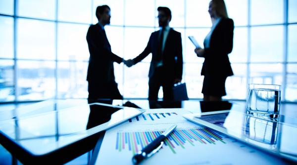 Grupul miliardarului ceh Daniel Kretinsky intră în capitalul Loopsider