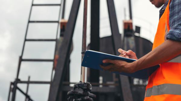 INS. Industriile care au înregistrat creșteri salariale de peste 26%