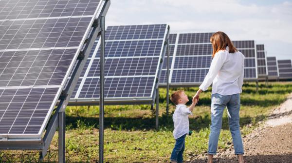 Cel mai mare parc fotovoltaic se construiește la Arad