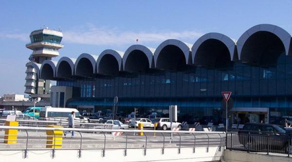 Aterizare de urgenţă pe Aeroportul Otopeni. Un pasager a murit
