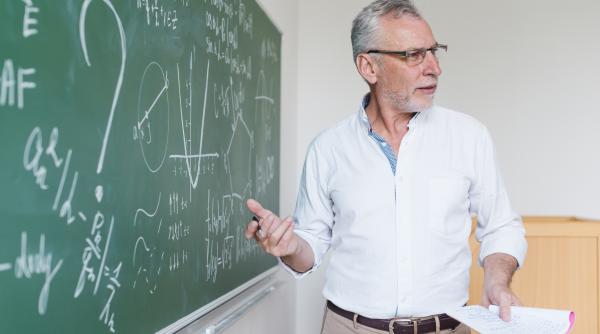 Primă pentru profesori. Condiții. Cum ajung cei 1500 de lei la beneficiari