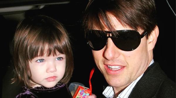 Fiica lui Tom Cruise se întreține singuă la 17 ani! Câștigă 16.000 de dolari/lună