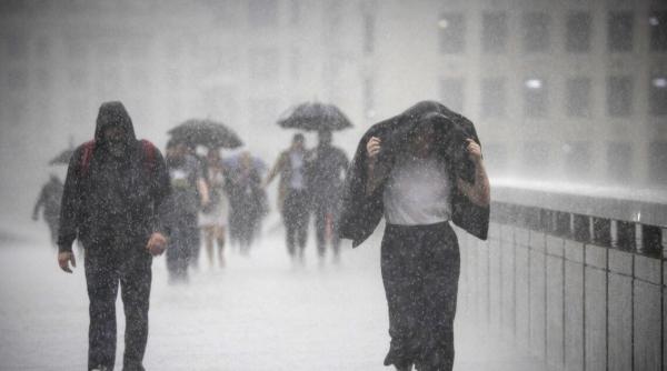 Avertizare nowcasting Cod portocaliu pentru trei județe. Vizate, fenomene periculoase