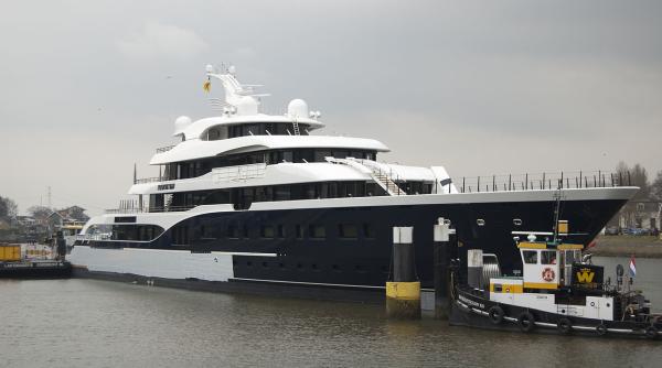 Superiahtul lui Bernard Arnault, interzis la Napoli