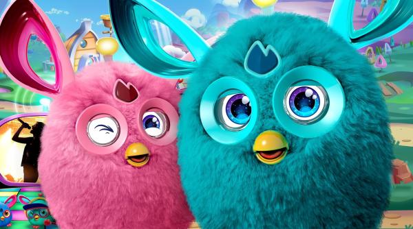 Furby, jucăria vedetă a anilor 2000, revine dansând și cântând 