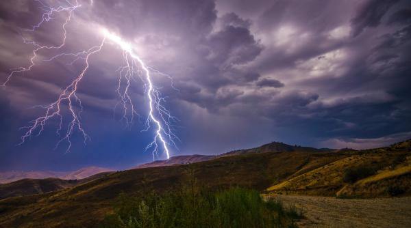 Se anunţă prăpăd în aceste judeţe!  Averse torențiale, descărcări electrice și vijelii. Informaţii actualizate