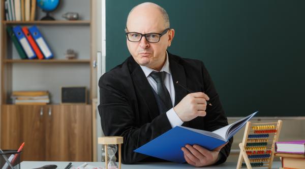 Salarii cu până la 1.800 de lei mai mari pentru acești angajați din învăţământul de stat