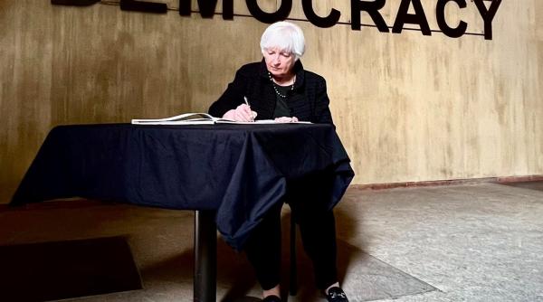 Yellen pledează pentru un dialog "direct" între Washington și Beijing