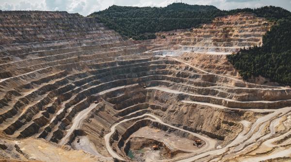 De câţi ani e nevoie pentru ca oferta de minerale rare să facă faţă cererii, în contextul noilor tehnologii