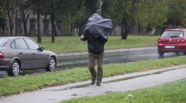 Cod galben de instabilitate atmosferică accentuată pentru mai multe județe 