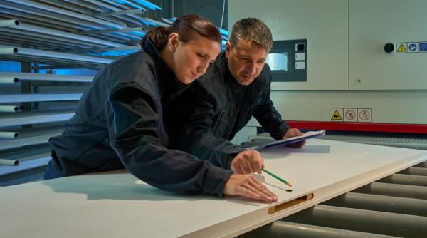 Tranzacție importantă pe piaţa românească a uşilor de interior