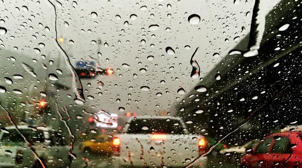 ANM anunță: Vreme rea, cu ploi și vijelii, în nouă județe. Așa va fi toată ziua