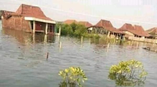 VIDEO  Localitatea indoneziană care este înghițită încet, dar sigur, de ape