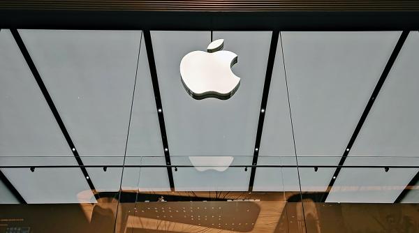 Probleme la Apple, după ce vânzările de telefoane iPhone au încetinit