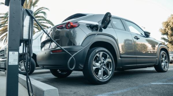 Care este soluția producătorilor auto în fața dominației pieței de mașini electice chinezești 