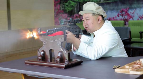 Kim Jong-Un cere pregătiri de război și dă afară șeful Statului Major General. Țara a trecut la producția susținută de armament