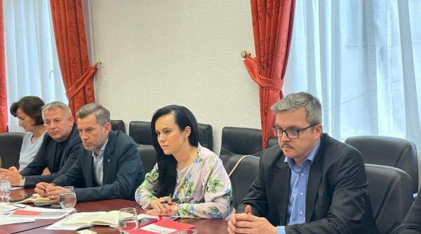 Simona Bucura-Oprescu (MMSS): Deficitul de forţă de muncă bine calificată este realitatea momentului