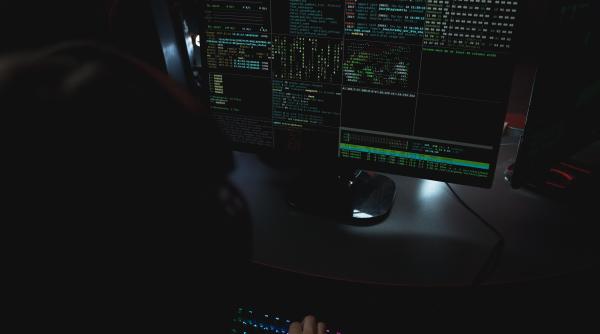 Noi tentative de fraudă online. Infractorii se folosesc de imaginea Romgaz şi promit câştiguri rapide. Cum funcţionează înşelătoria