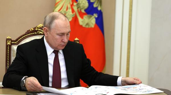 Financial Times. Rubla continuă să se prăbușească. Toți ochii, pe Putin