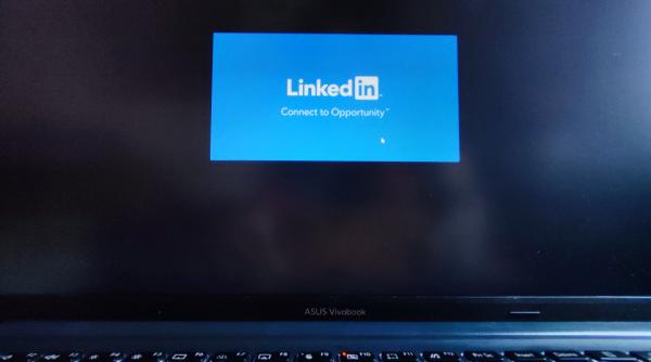 Linkedin, victima unui atac cibernetic. Utilizatorii, obligați să plătească