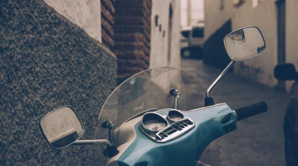 Românii, tot mai interesați de scuterele electrice, în 2023