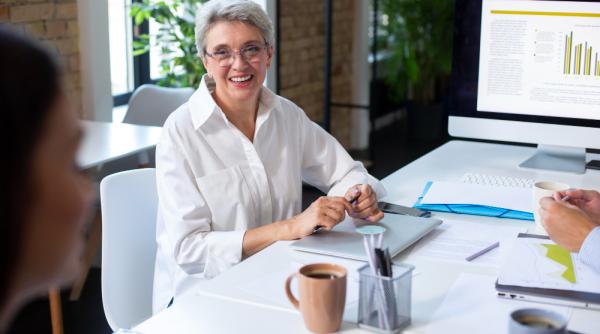 Cumul pensie și salariu. Contract de muncă pentru pensionarul la limită de vârstă. Cum se procedează 